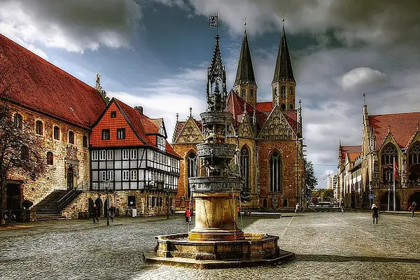 Brunnen am Alstadtmarkt der Stadt Braunschweig in Niedersachsen