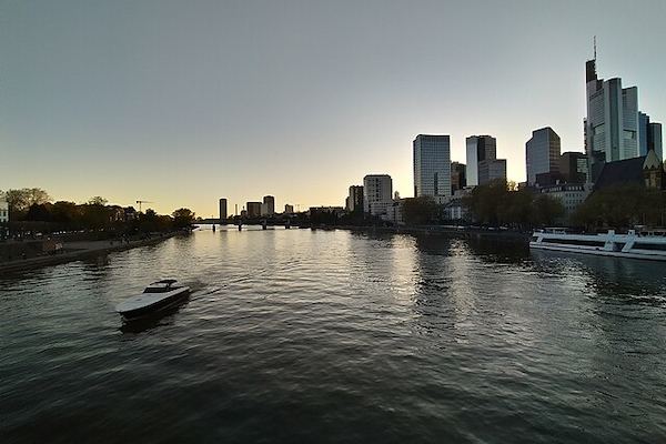 Frankfurt am Main - Skyline bei Dämmerung