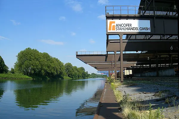 Nördliches Hafenbecken in Mülheim an der Ruhr / Nordrhein-Westfalen / NRW