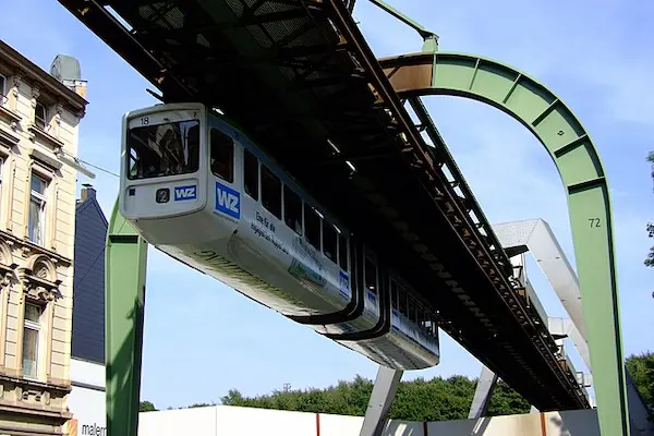 Schwebebahn der Stadt Wuppertal in Nordrhein-Westfalen / NRW